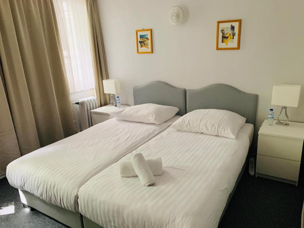 Doppel- oder Zweibettzimmer